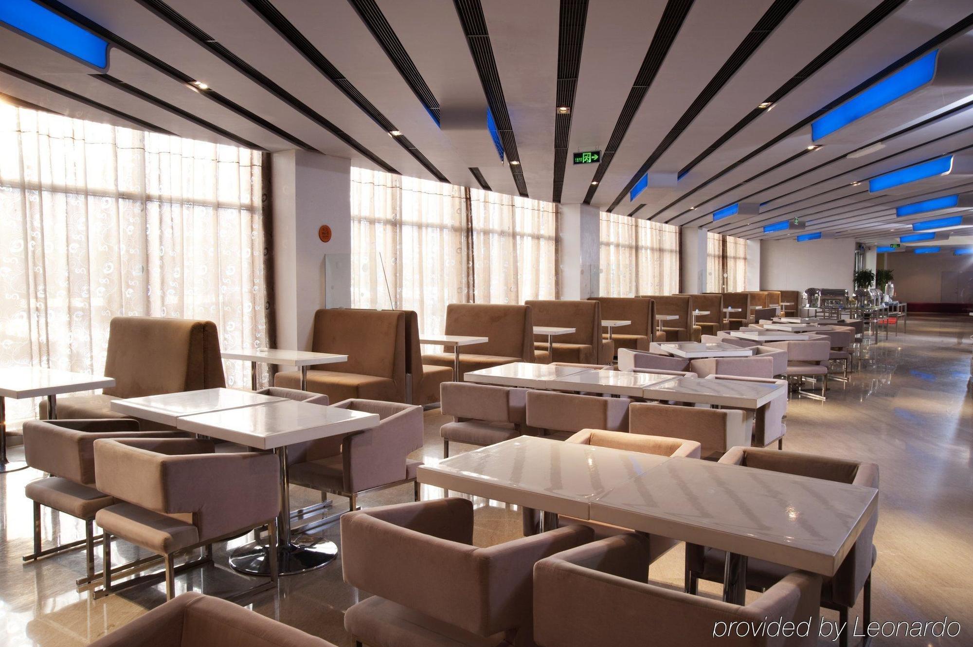 Holiday Inn Express Tianjin Binhai Restoran fotoğraf